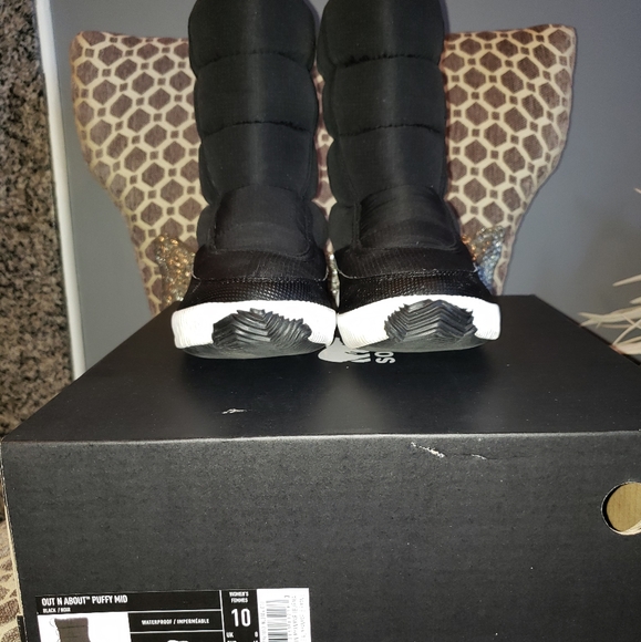 COPY - SNOW'S COMING, GET THESE SOREL OUT N' ABOUT PUFFY MID SIZE 10 - Picture 2 of 6